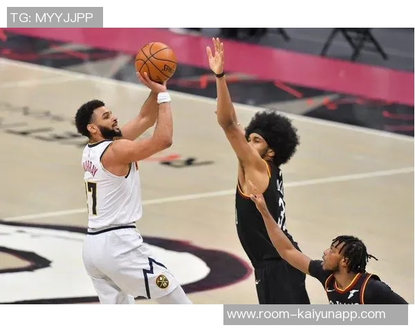 贾马尔穆雷三节反向打卡表现出色12投7中斩获16分1篮板2助攻1抢断